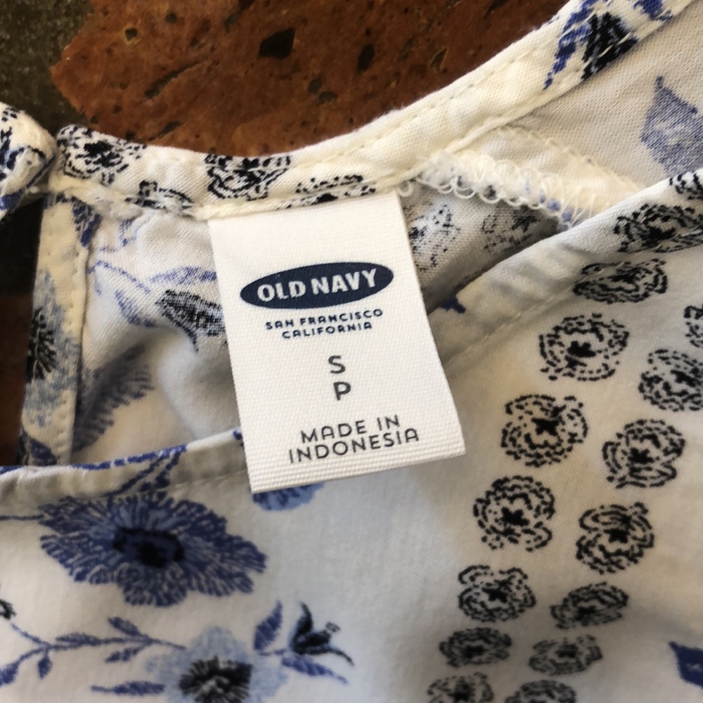 Old Navy shirt - Picture 3 of 8